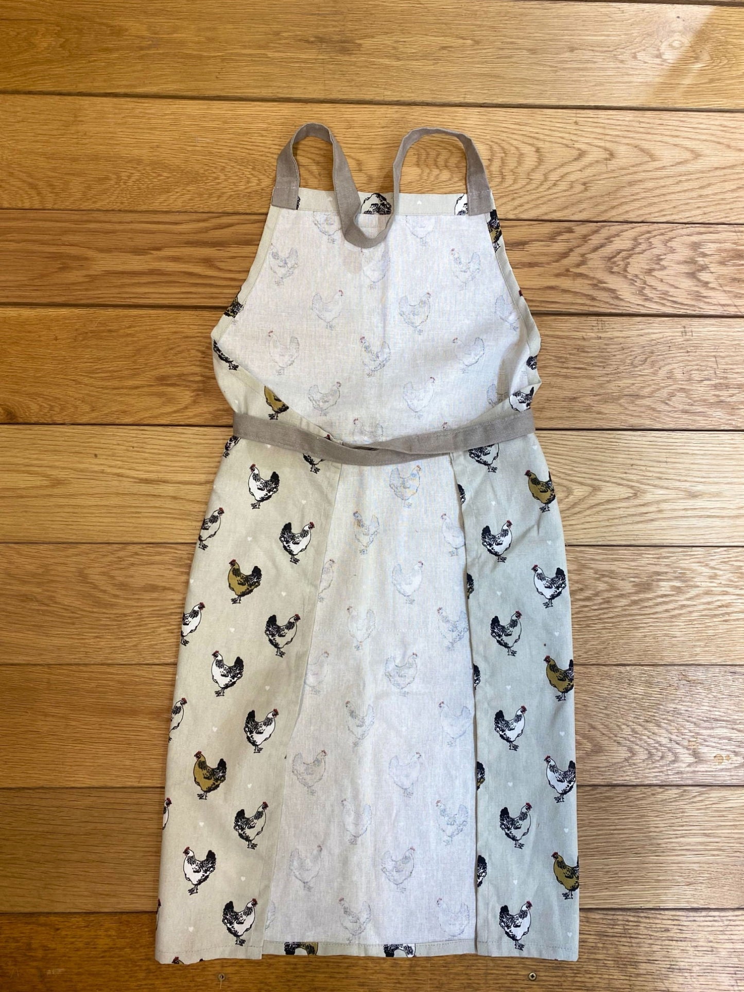 Apron With A Chicken Print Design - Daily Buy