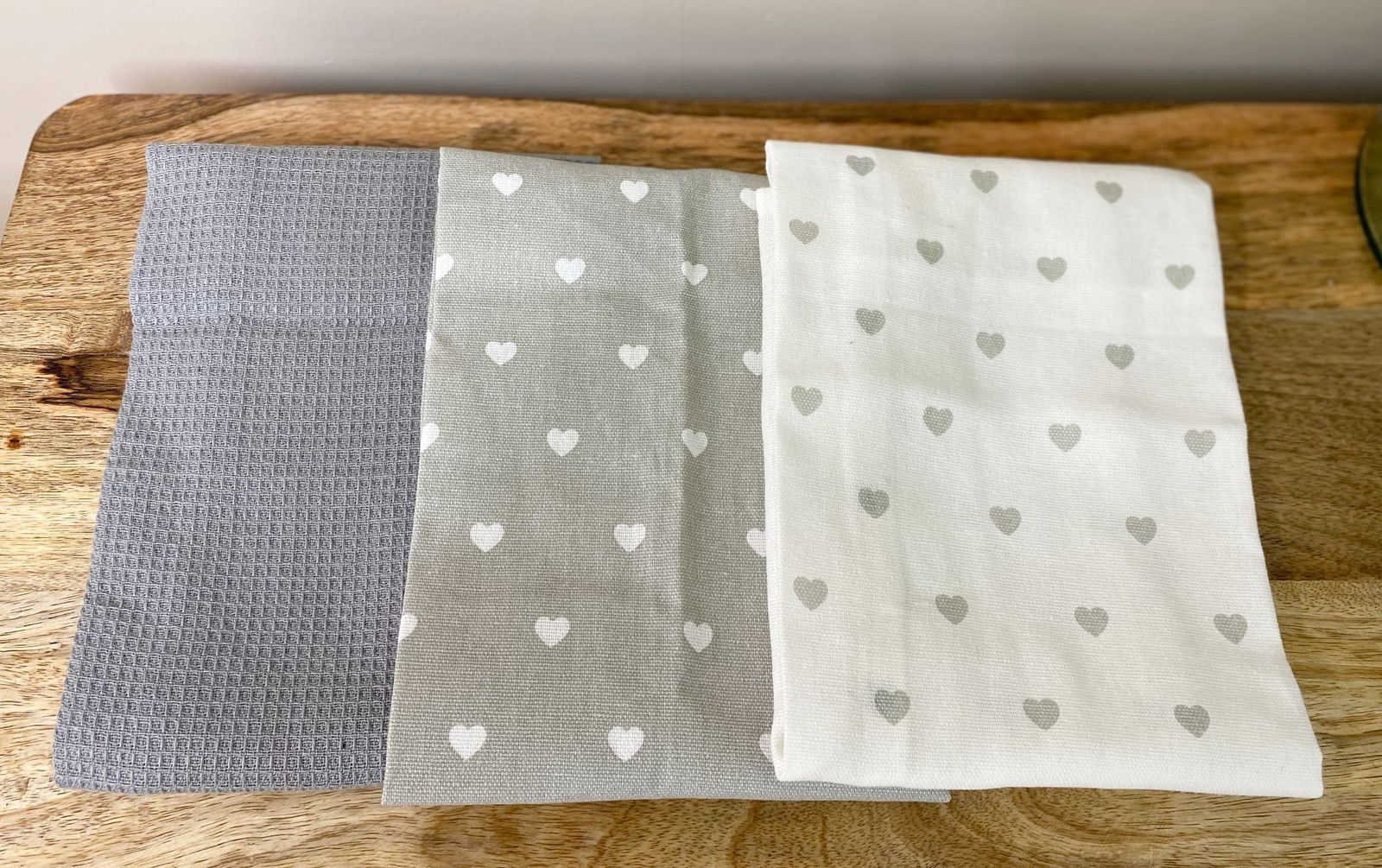 Pack of 3 Kitchen Tea Towels With A Grey Heart Print Design - Daily Buy