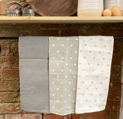 Pack of 3 Kitchen Tea Towels With A Grey Heart Print Design - Daily Buy